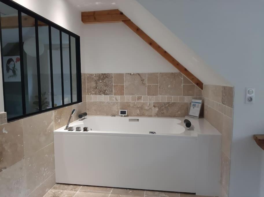 Appartement Chaleureux Avec Jacuzzi Banassac Exterior photo